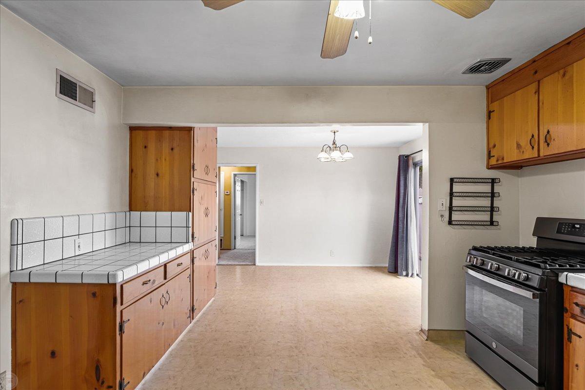 Detail Gallery Image 17 of 47 For 205 W Kent St, Manteca,  CA 95337 - 3 Beds | 2 Baths