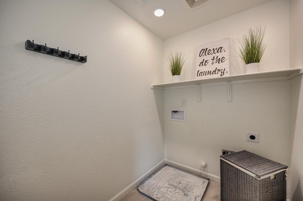 Detail Gallery Image 28 of 43 For 10451 Angsley Dr, Elk Grove,  CA 95757 - 3 Beds | 2/1 Baths