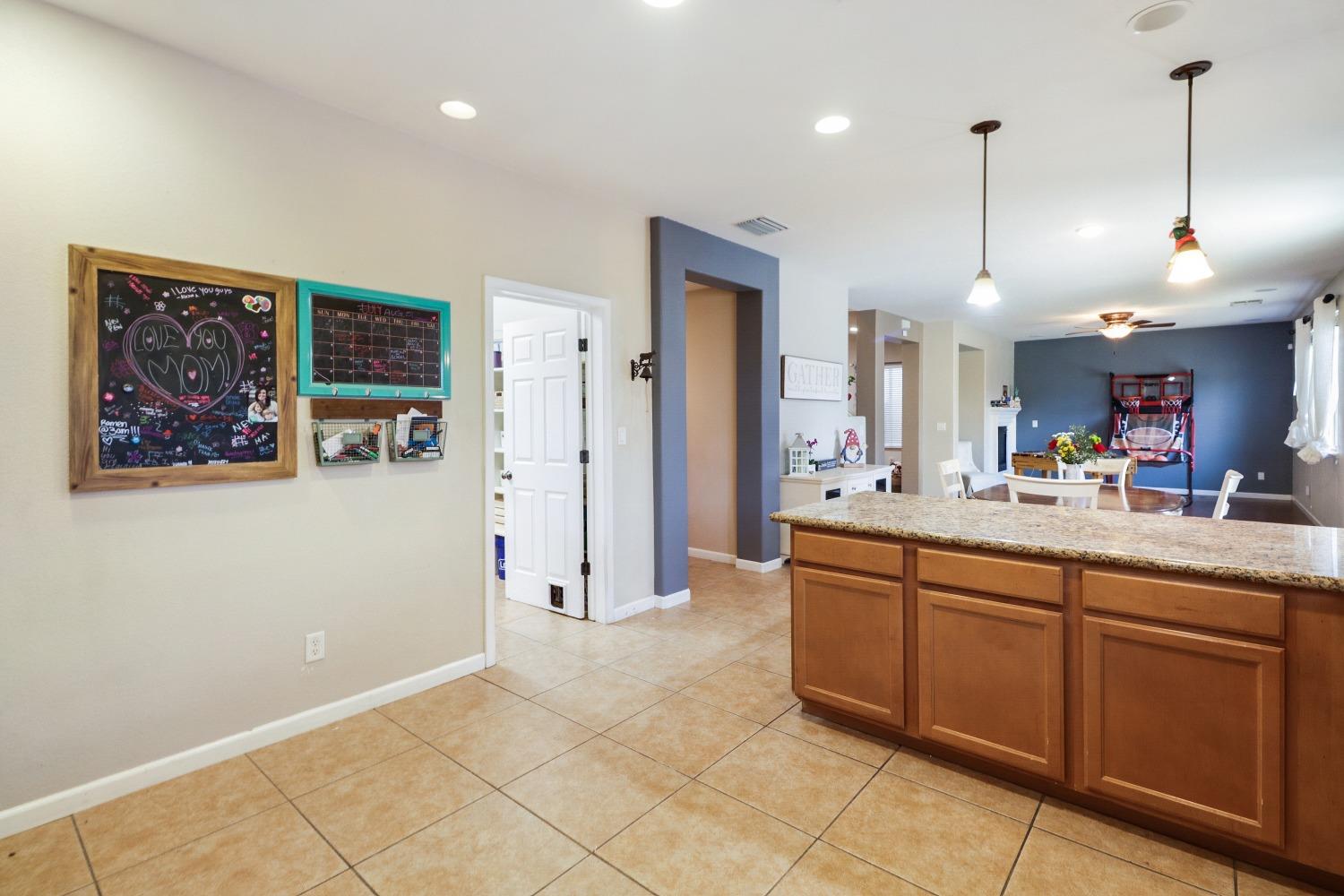 Detail Gallery Image 16 of 35 For 1669 Portello Way, Lincoln,  CA 95648 - 4 Beds | 2/1 Baths