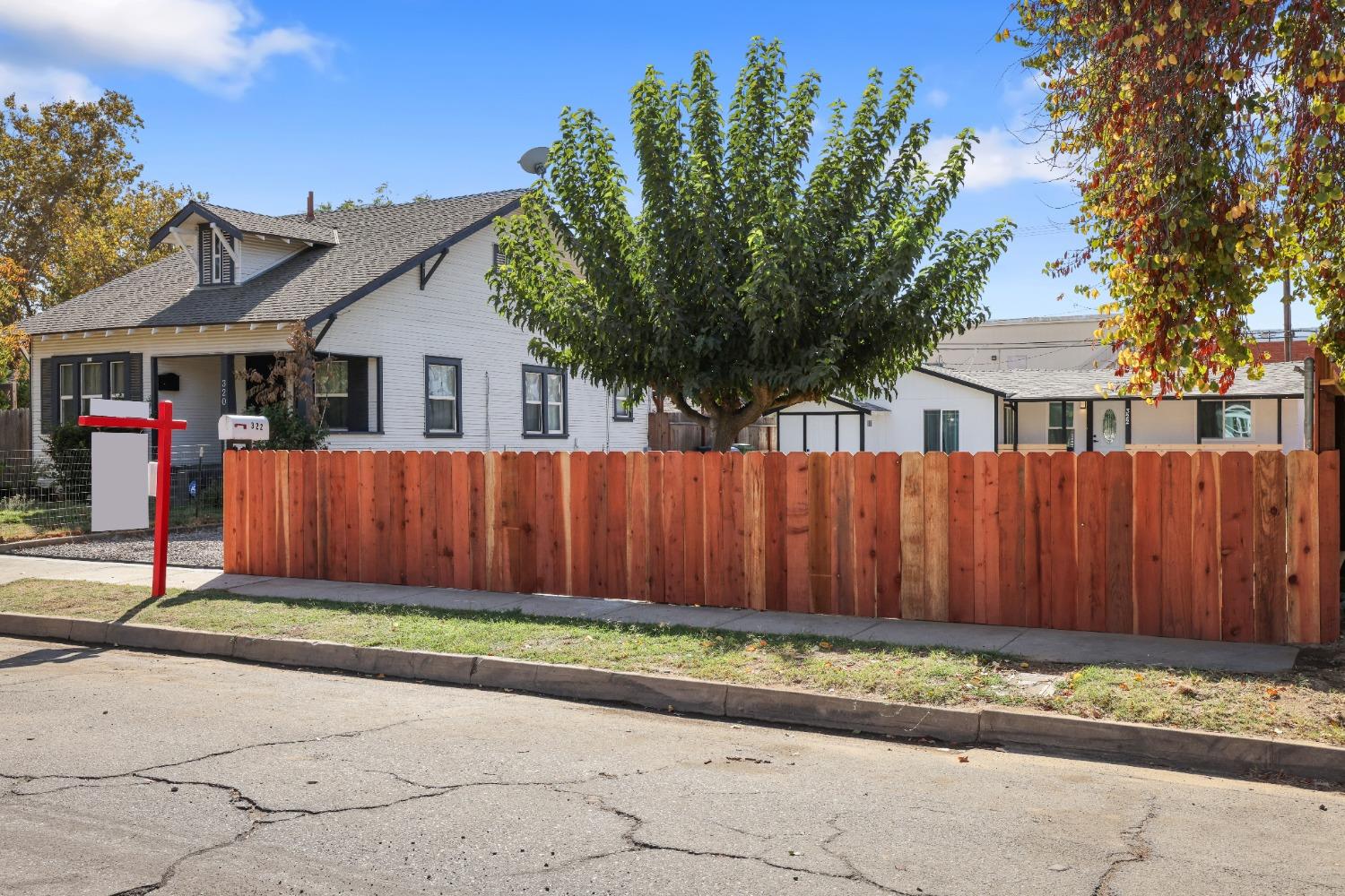 Detail Gallery Image 3 of 37 For 322 N Thor St, Turlock,  CA 95380 - 3 Beds | 1/1 Baths