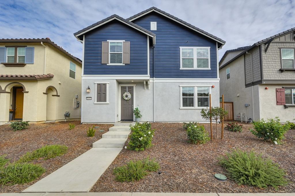 Detail Gallery Image 1 of 43 For 10451 Angsley Dr, Elk Grove,  CA 95757 - 3 Beds | 2/1 Baths