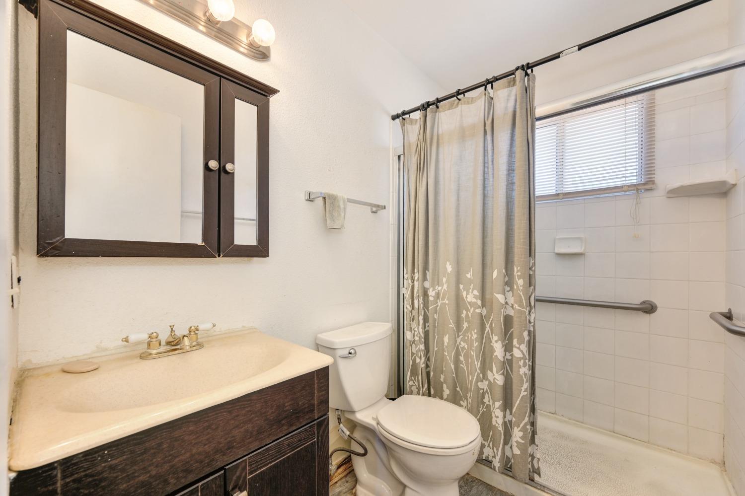 Detail Gallery Image 14 of 37 For 7978 Center Pkwy, Sacramento,  CA 95823 - 3 Beds | 1 Baths