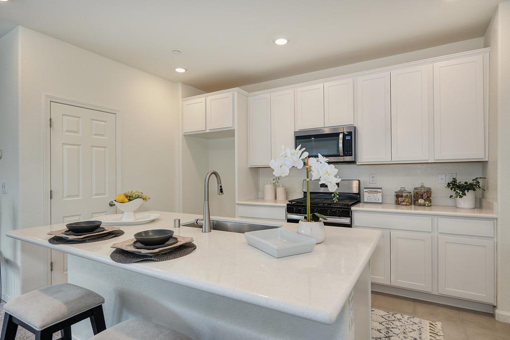 Detail Gallery Image 16 of 43 For 10451 Angsley Dr, Elk Grove,  CA 95757 - 3 Beds | 2/1 Baths