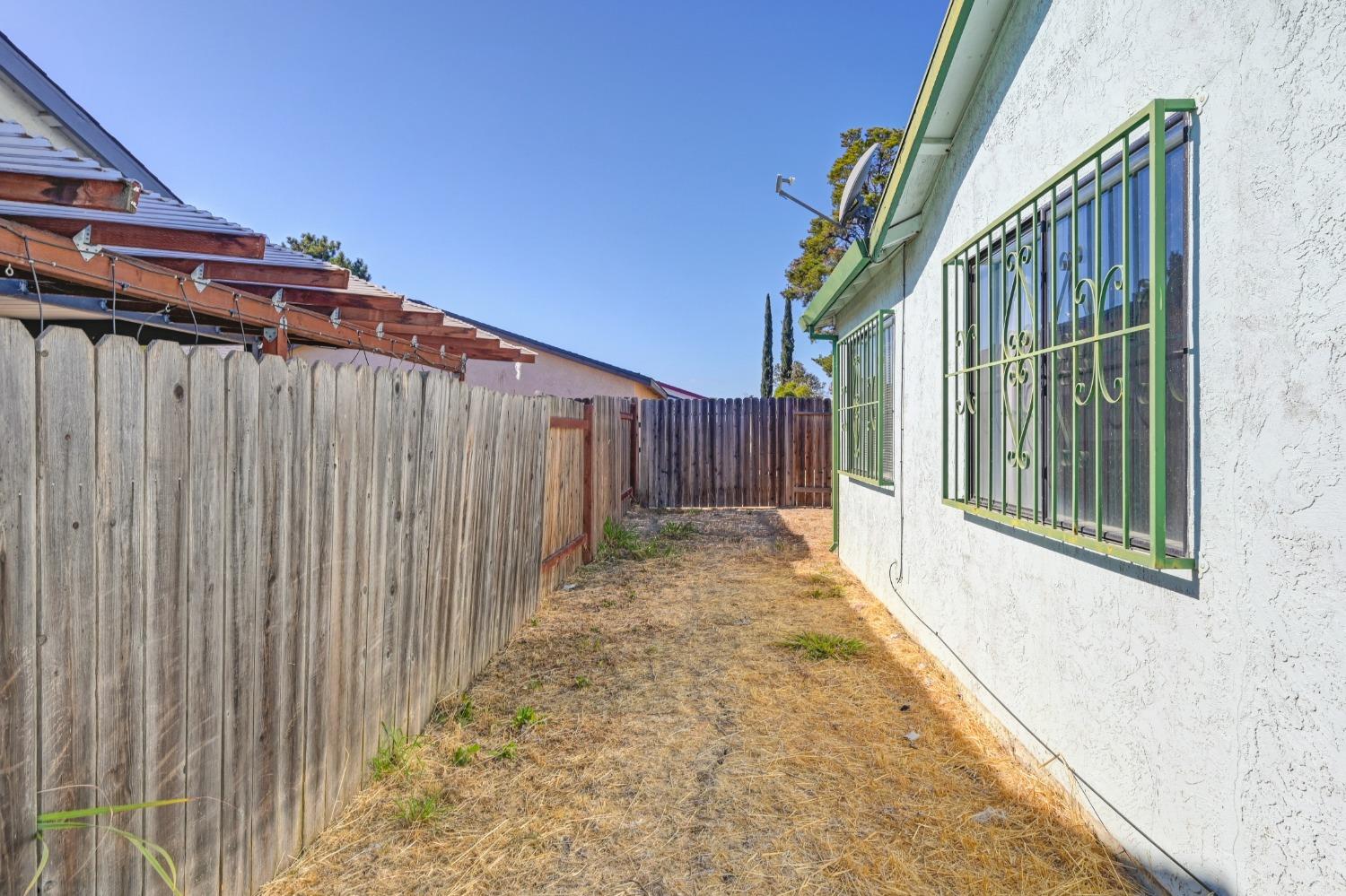 Detail Gallery Image 32 of 37 For 7978 Center Pkwy, Sacramento,  CA 95823 - 3 Beds | 1 Baths