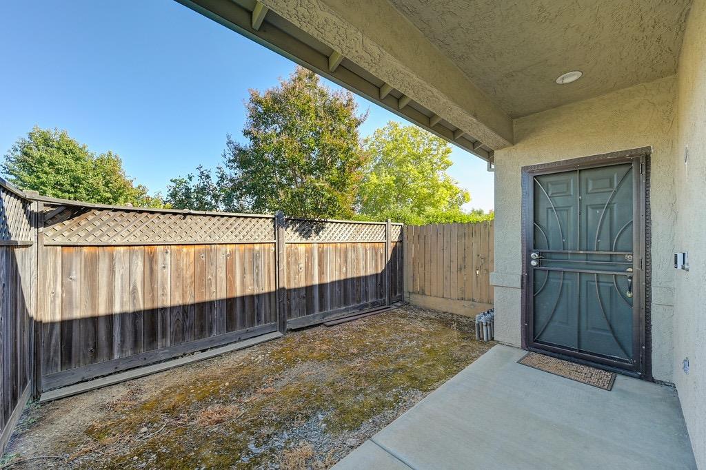 Detail Gallery Image 5 of 38 For 894 Elk Hills Dr, Galt,  CA 95632 - 4 Beds | 2 Baths