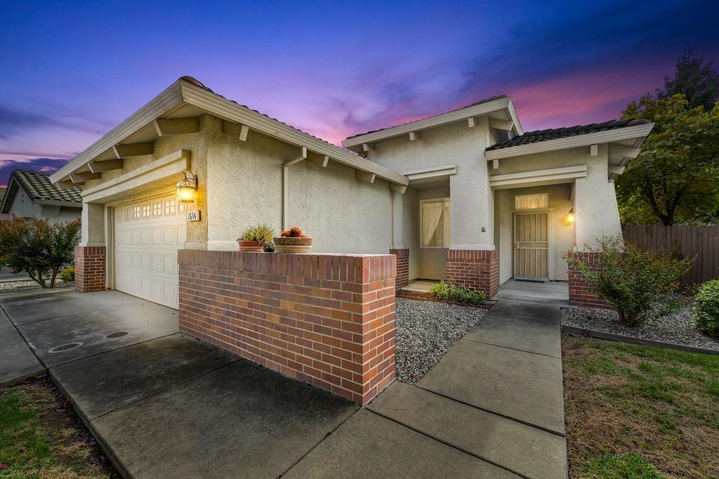 Detail Gallery Image 1 of 60 For 7614 Killdeer Way, Elk Grove,  CA 95758 - 3 Beds | 2 Baths