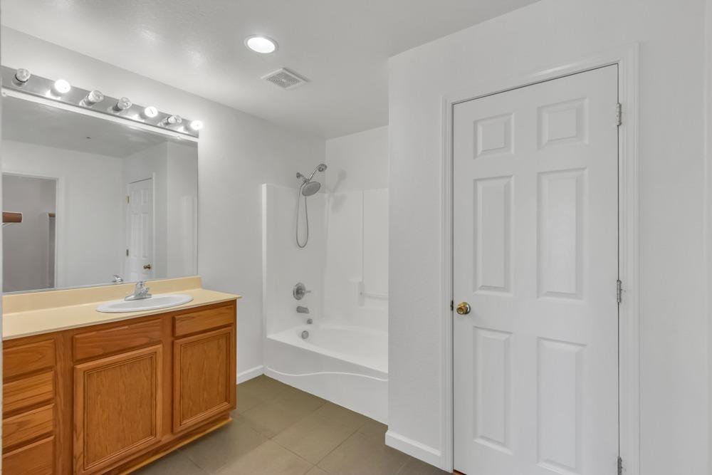 Detail Gallery Image 40 of 68 For 7890 Gimron Way, Elk Grove,  CA 95758 - 4 Beds | 2/1 Baths