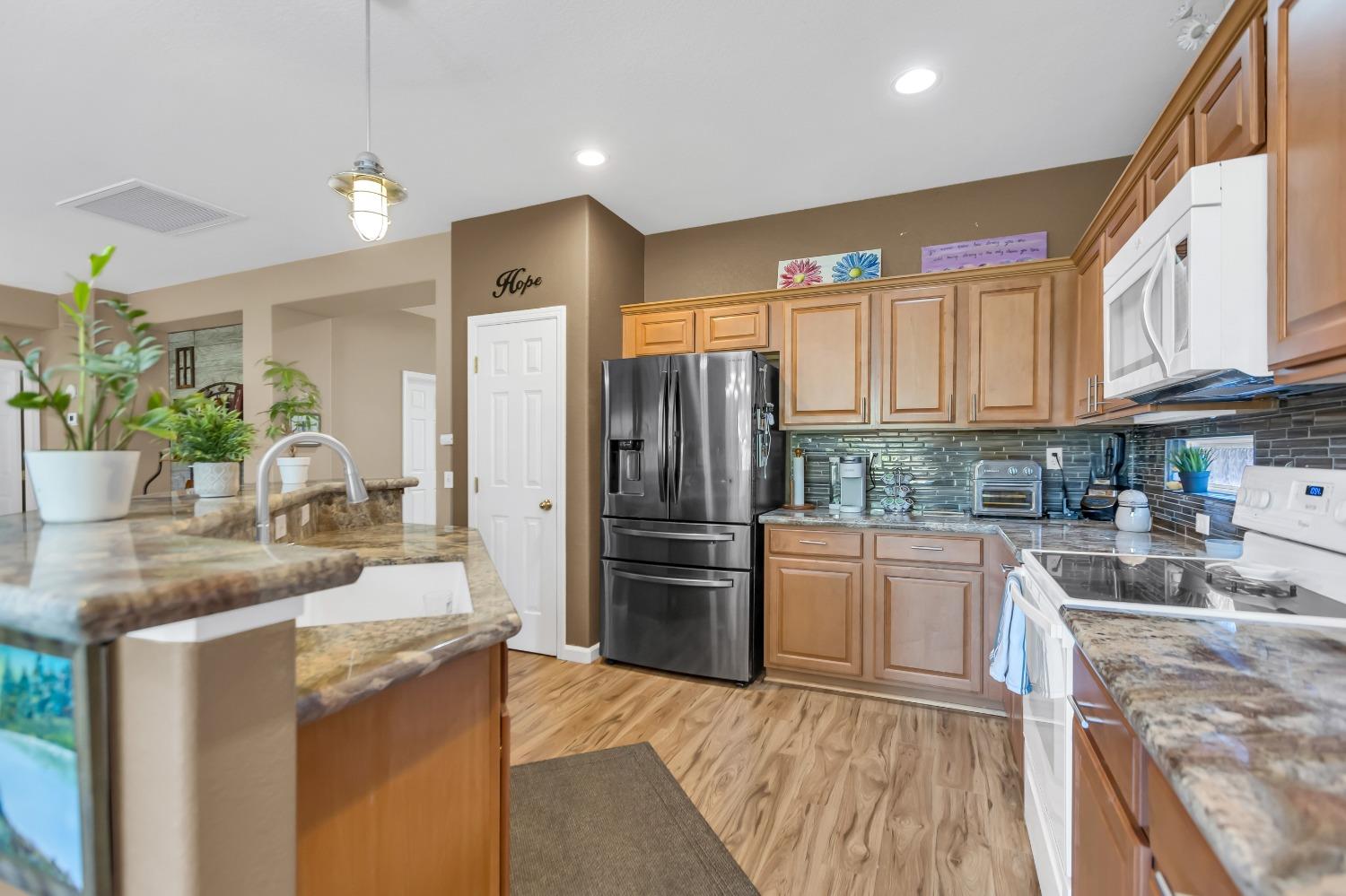 Detail Gallery Image 18 of 40 For 9577 Fetlock Way, Elk Grove,  CA 95624 - 3 Beds | 2 Baths