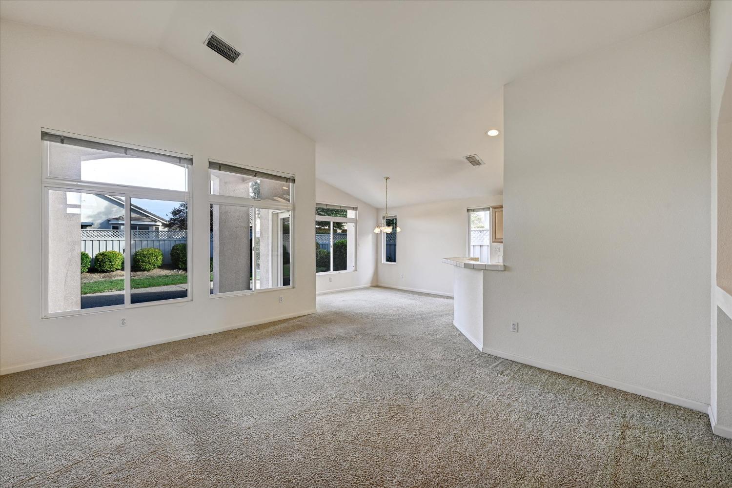 Detail Gallery Image 10 of 61 For 6065 Plum Canyon Ln, Roseville,  CA 95747 - 2 Beds | 2 Baths