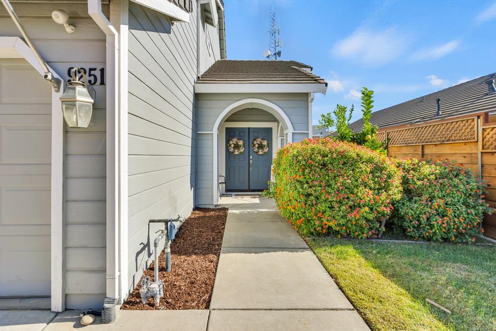 Detail Gallery Image 4 of 54 For 9251 Summer Tea Way, Elk Grove,  CA 95624 - 4 Beds | 2/1 Baths