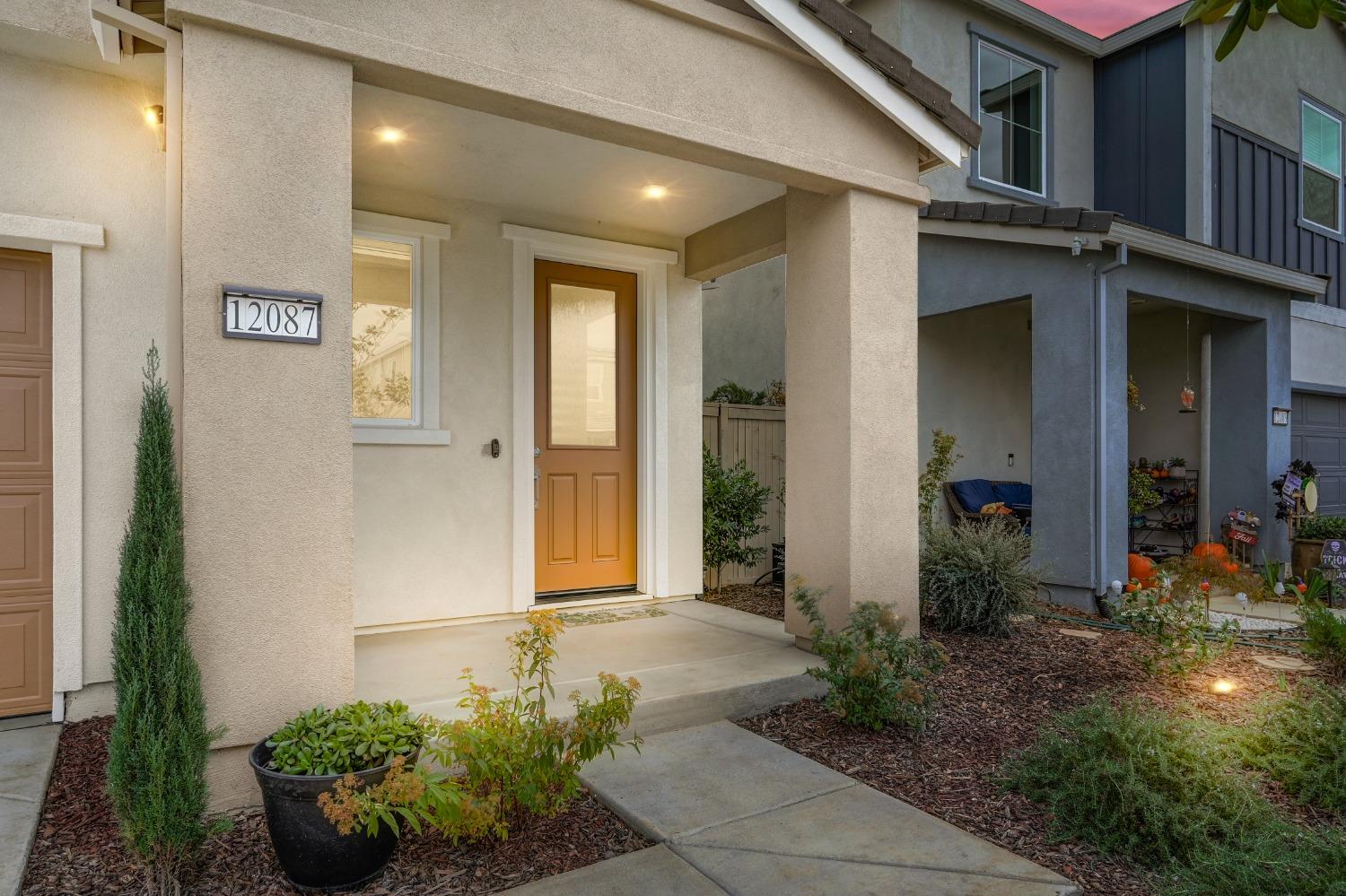 Detail Gallery Image 4 of 49 For 12087 Agen Cir, Rancho Cordova,  CA 95742 - 4 Beds | 2/1 Baths