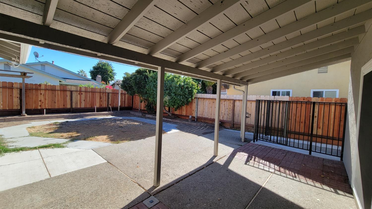 Detail Gallery Image 11 of 18 For 672 Carson Ave, Manteca,  CA 95337 - 3 Beds | 2 Baths