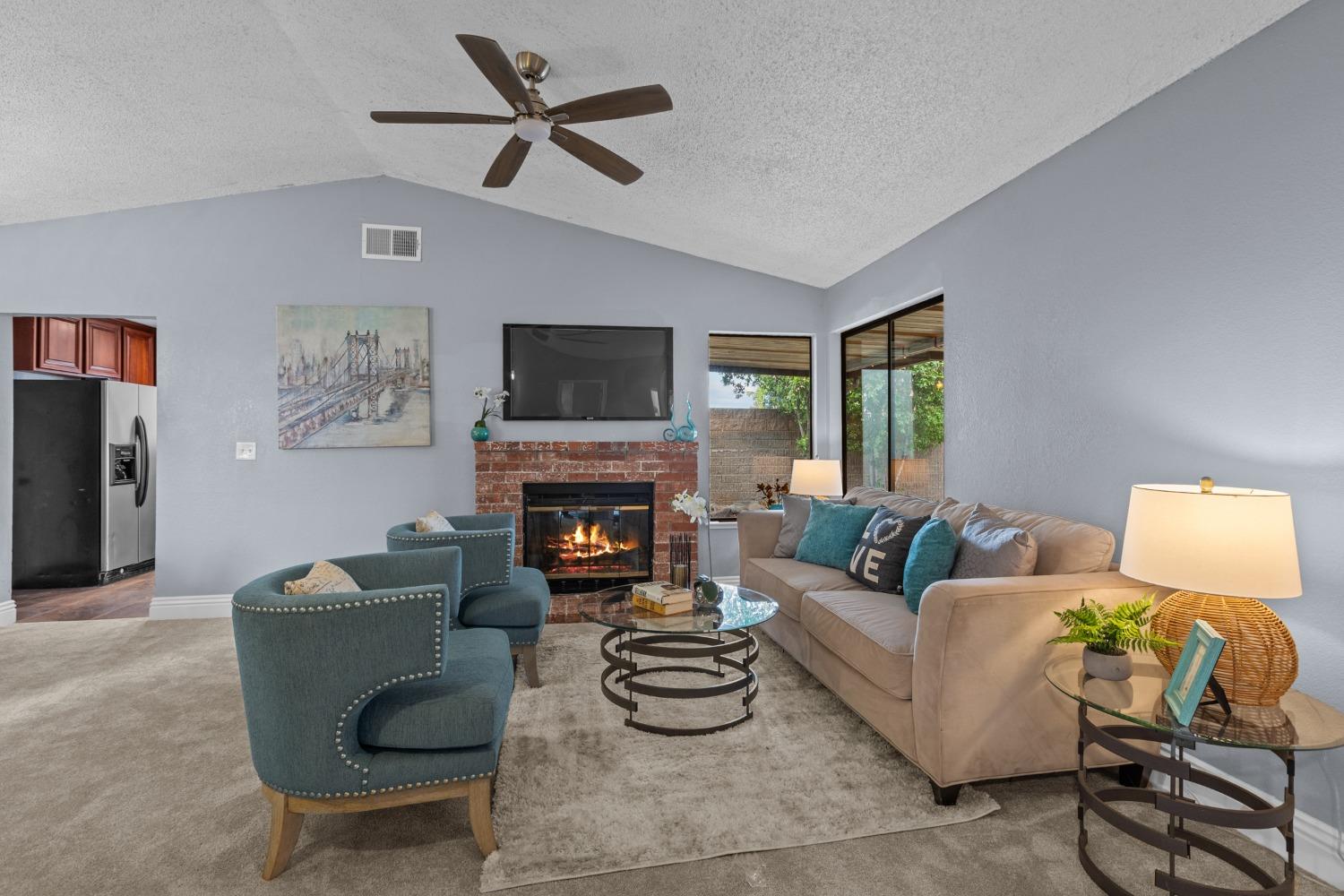 Detail Gallery Image 5 of 34 For 915 Elmridge Way, Sacramento,  CA 95834 - 3 Beds | 2 Baths