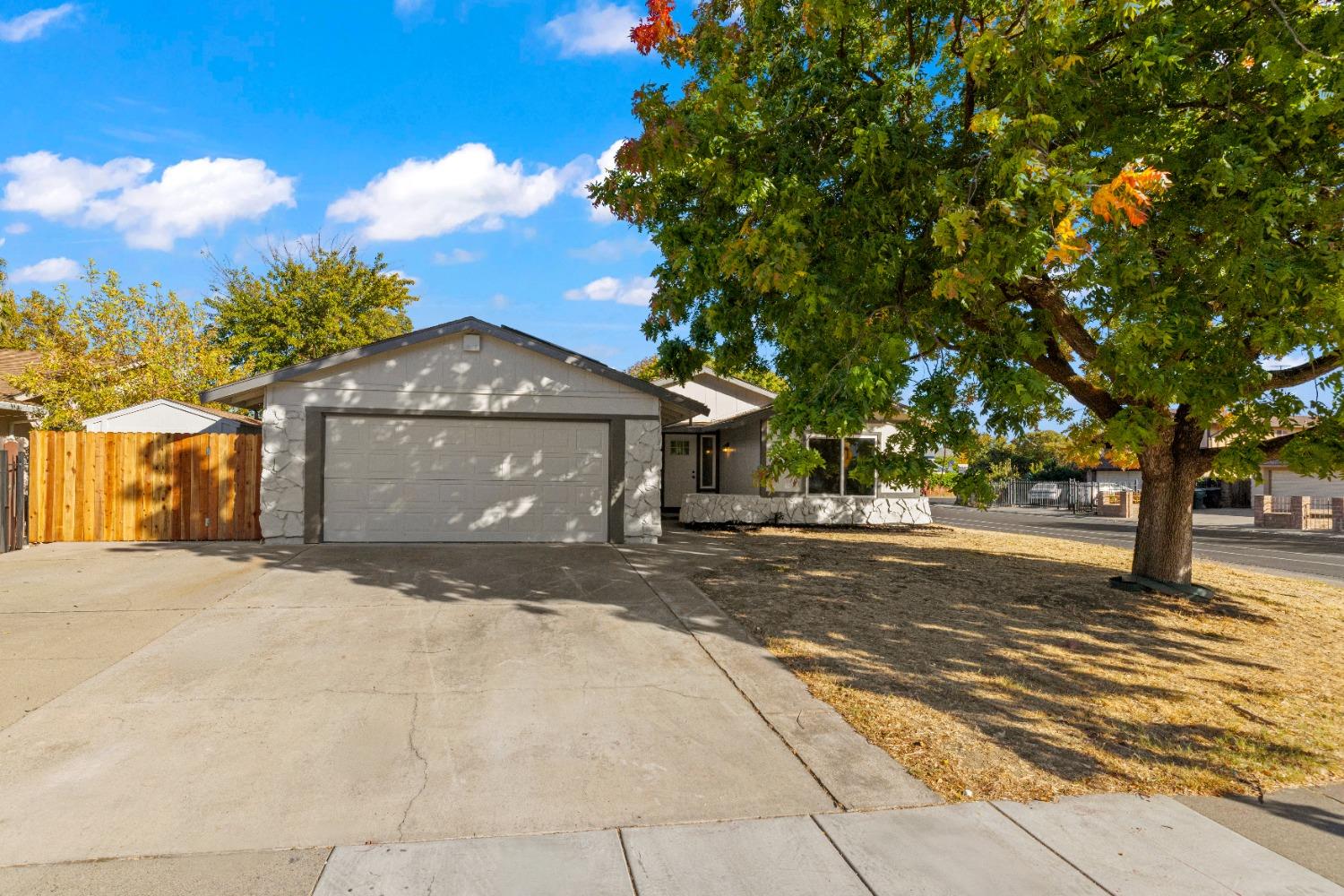 Detail Gallery Image 1 of 56 For 7469 Palmer House Dr, Sacramento,  CA 95828 - 4 Beds | 2 Baths