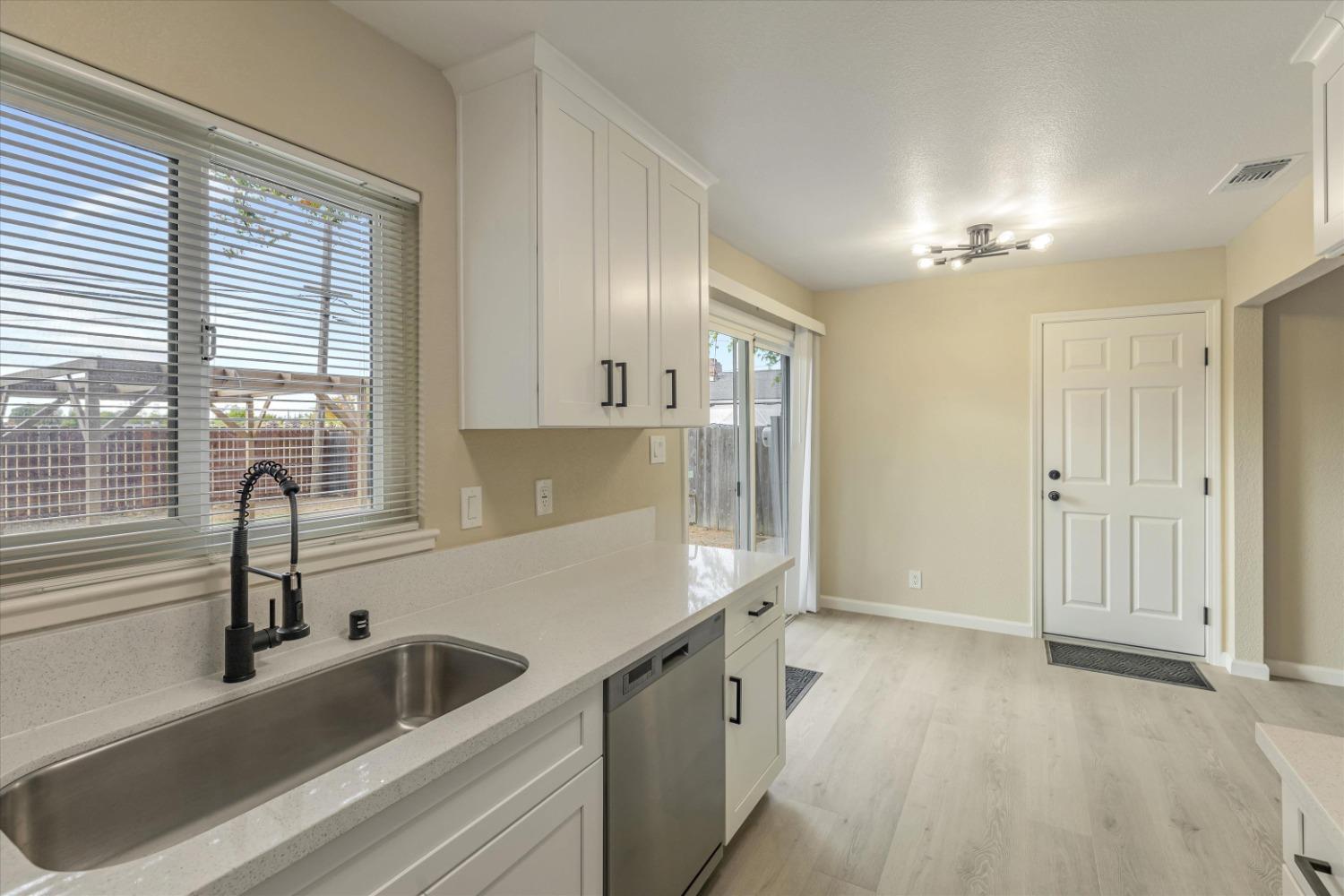 Detail Gallery Image 12 of 33 For 7514 Loma Verde Way, Sacramento,  CA 95822 - 3 Beds | 1 Baths