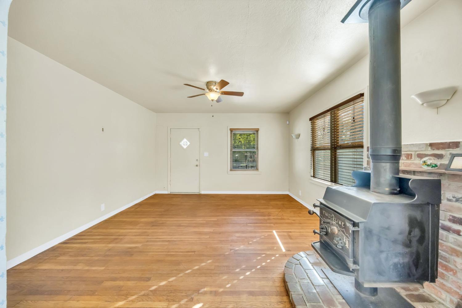 Detail Gallery Image 6 of 41 For 3131 High St, Sacramento,  CA 95815 - 2 Beds | 1 Baths