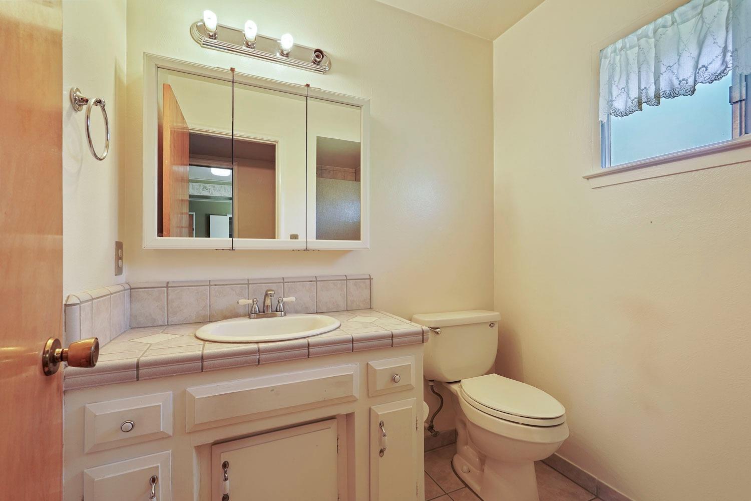 Detail Gallery Image 22 of 39 For 9405 Mary Ellen Way, Elk Grove,  CA 95624 - 3 Beds | 2 Baths