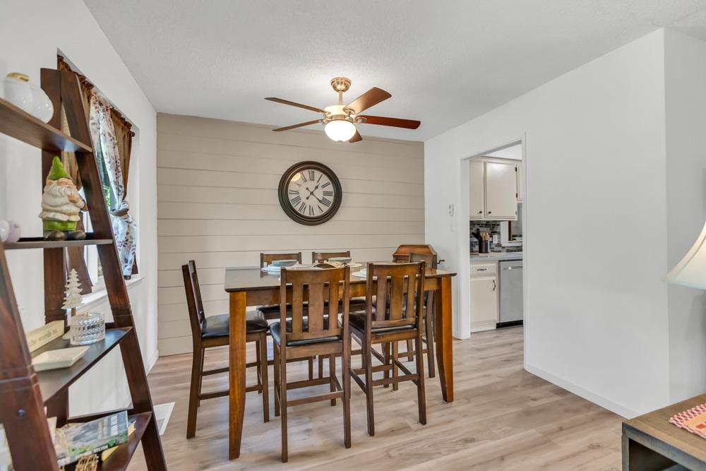 Detail Gallery Image 18 of 72 For 1265 Silver Oak Way, Sacramento,  CA 95831 - 3 Beds | 2 Baths