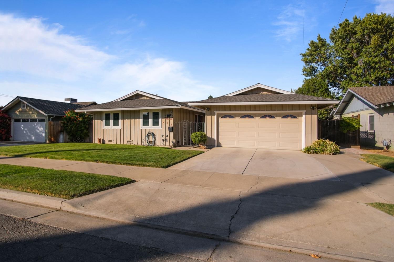 Detail Gallery Image 3 of 32 For 652 Madison Ave, Los Banos,  CA 93635 - 3 Beds | 2 Baths