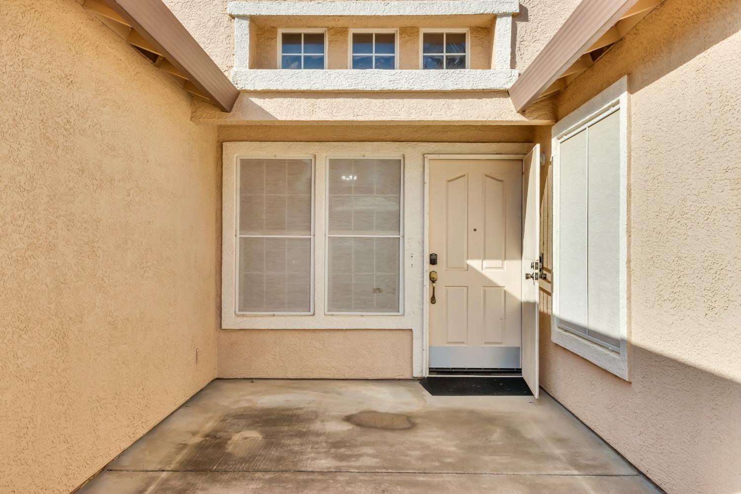 Detail Gallery Image 5 of 53 For 10018 Arabesque Ct, Elk Grove,  CA 95624 - 4 Beds | 2 Baths