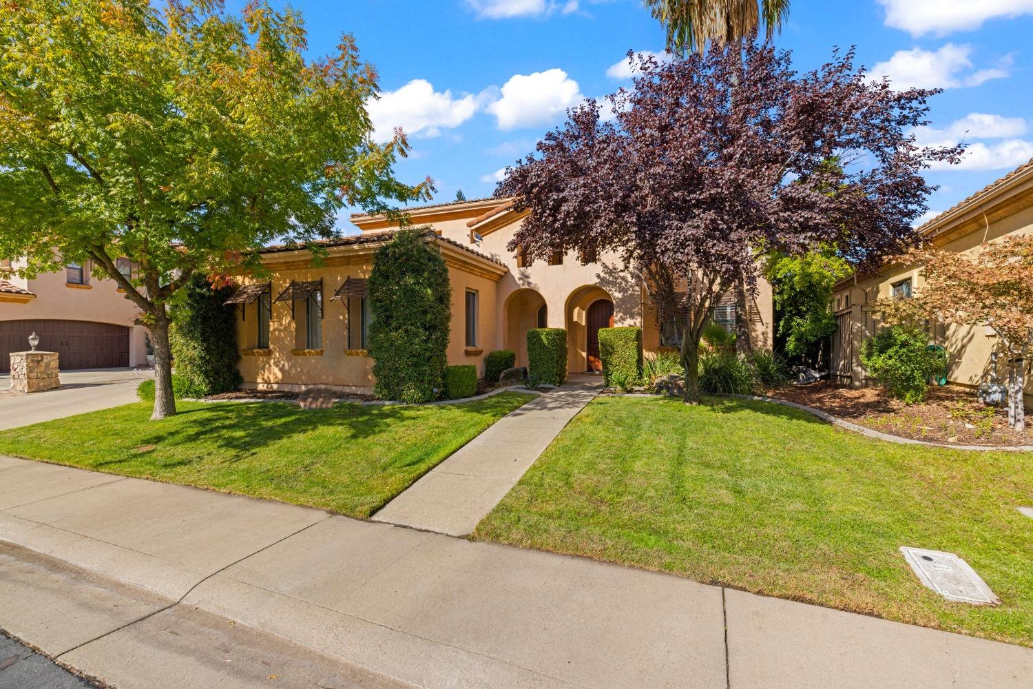 Detail Gallery Image 2 of 84 For 1648 Calabria Way, Roseville,  CA 95747 - 5 Beds | 3/2 Baths