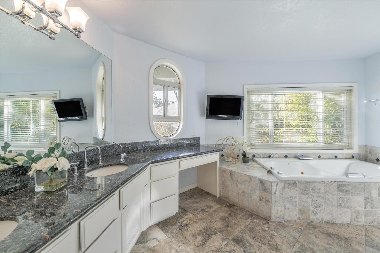 Detail Gallery Image 41 of 55 For 102 Woodview Ct, Folsom,  CA 95630 - 5 Beds | 3/1 Baths