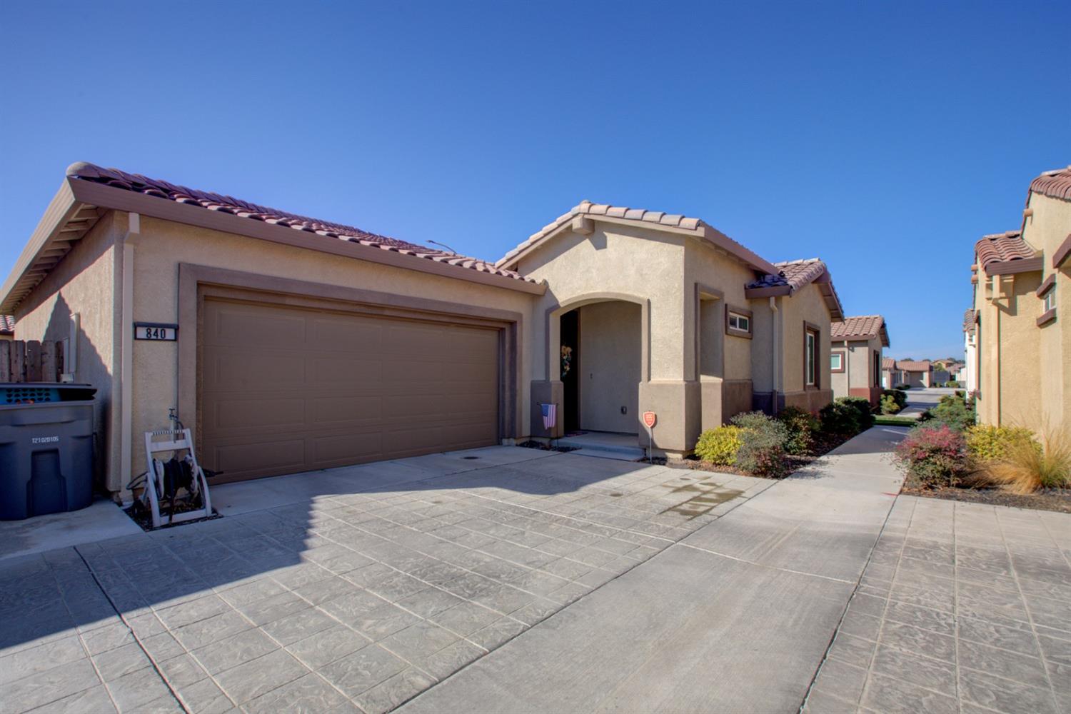 Detail Gallery Image 1 of 15 For 840 Fritz Dr, Los Banos,  CA 93635 - 2 Beds | 2 Baths