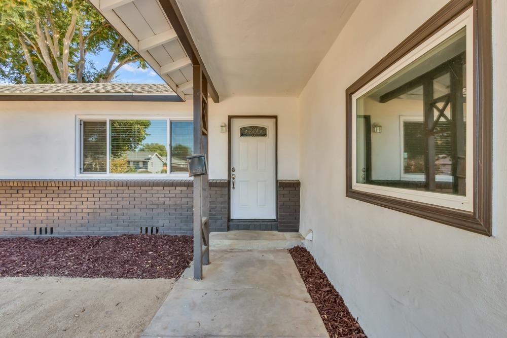 Detail Gallery Image 2 of 25 For 5925 39th St, Sacramento,  CA 95824 - 3 Beds | 1 Baths