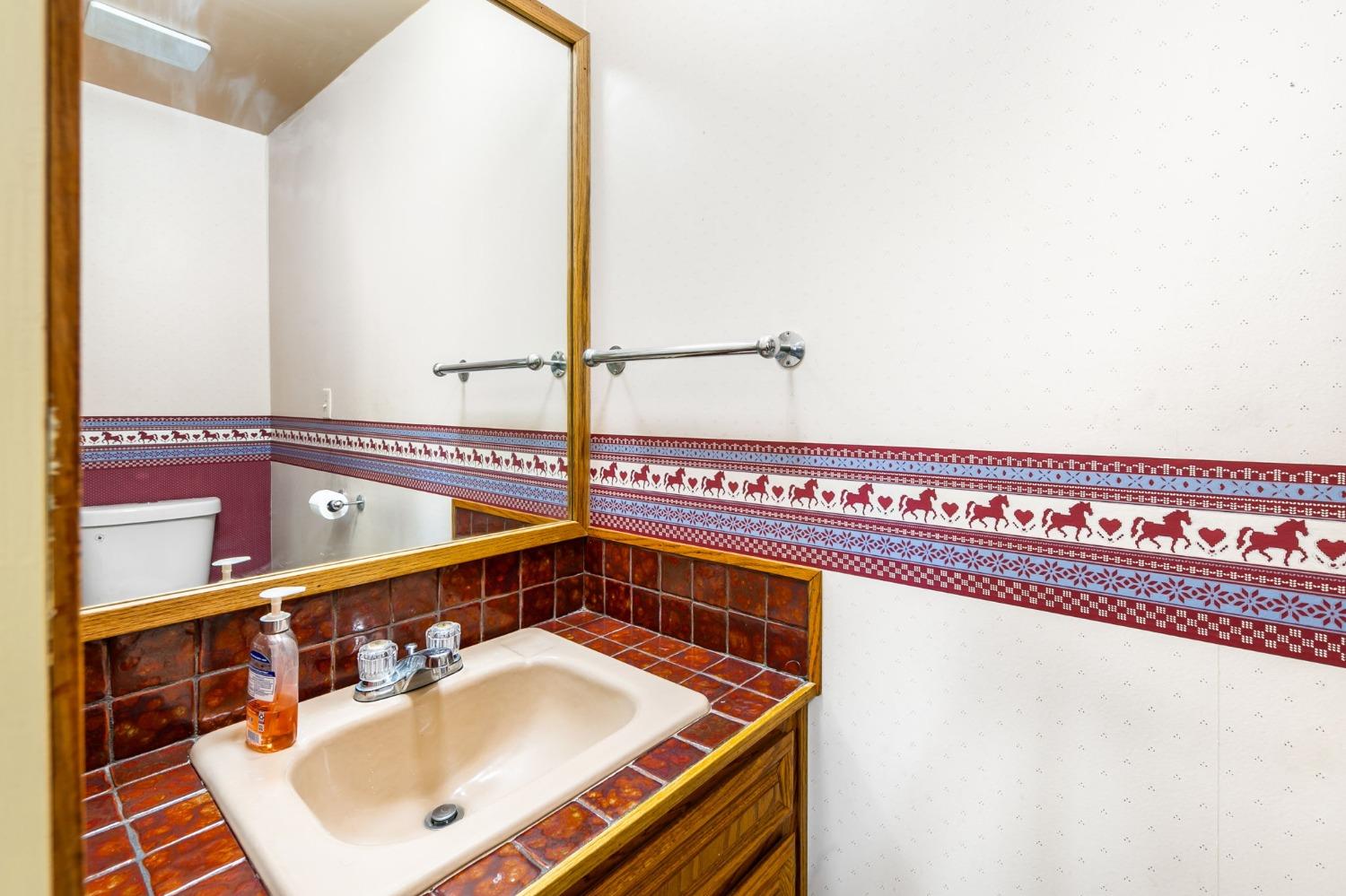 Detail Gallery Image 23 of 71 For 10265 Newtown Rd, Nevada City,  CA 95959 - 4 Beds | 2/1 Baths