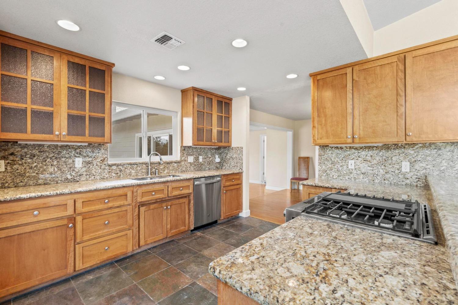 Detail Gallery Image 11 of 42 For 4550 Railroad Ave, Yuba City,  CA 95991 - 3 Beds | 2 Baths