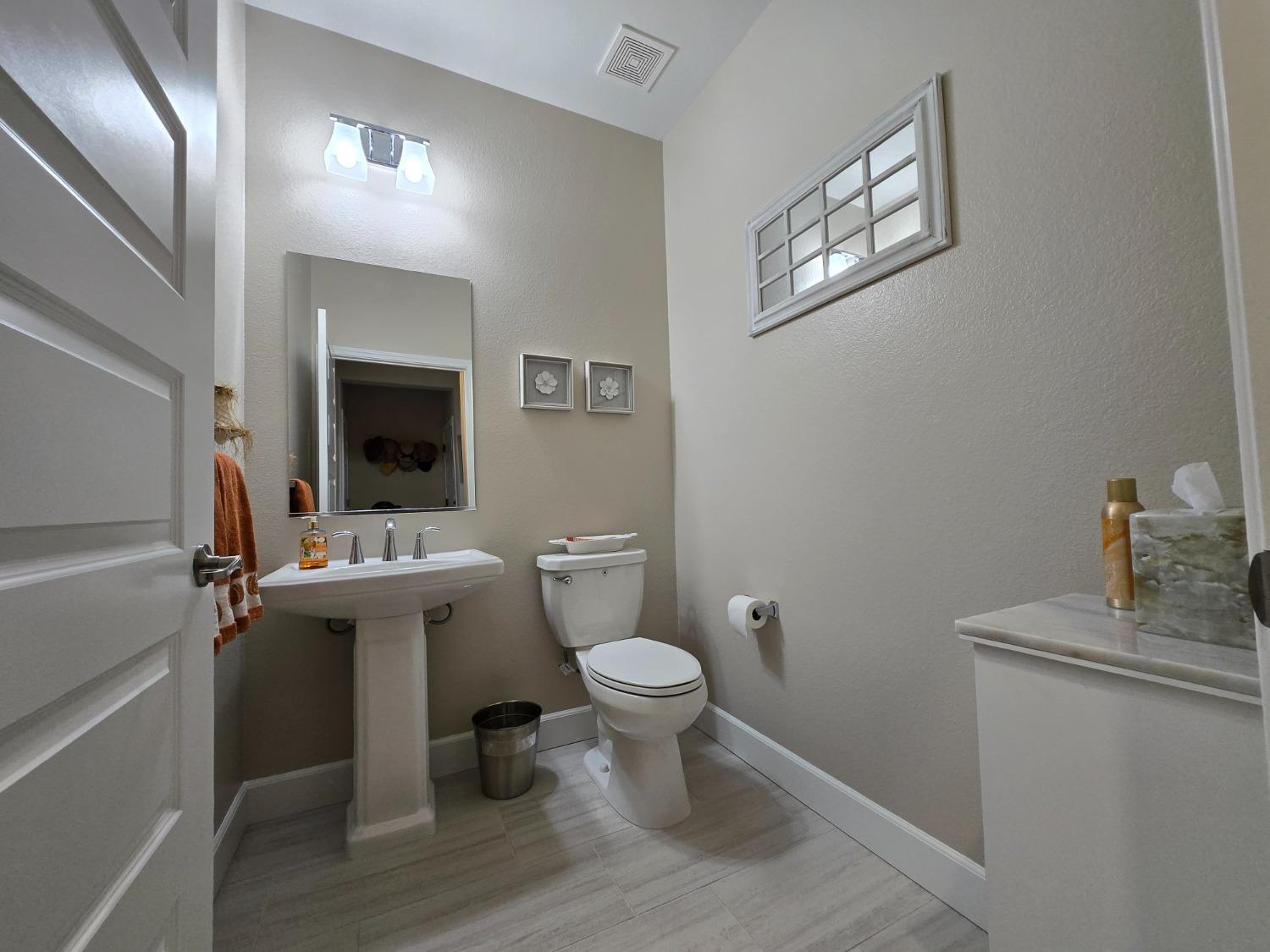 Detail Gallery Image 6 of 45 For 5040 Peace Lily Ln, Roseville,  CA 95747 - 2 Beds | 2/1 Baths