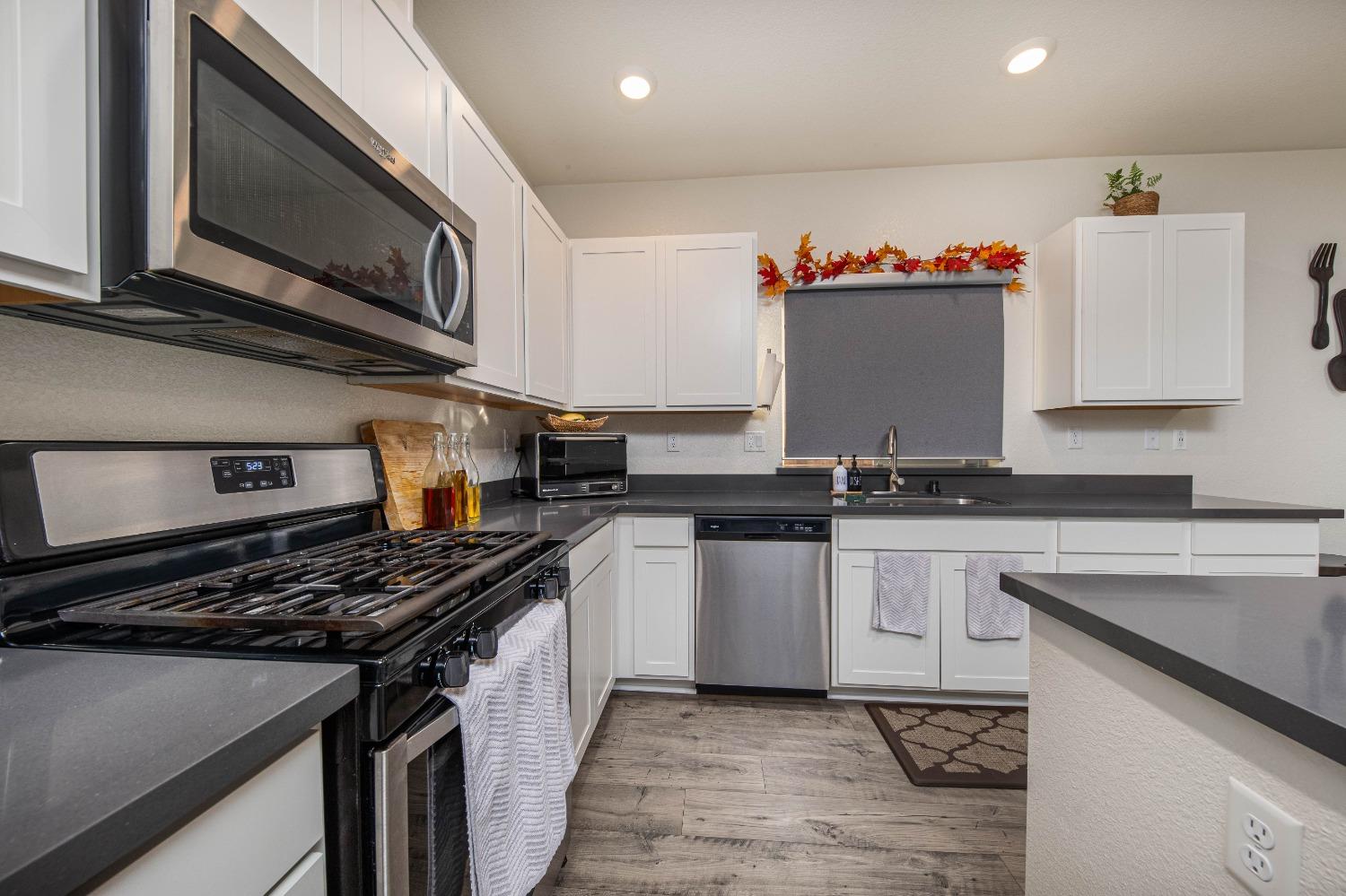 Detail Gallery Image 16 of 49 For 10829 Kentledge St, Stockton,  CA 95219 - 4 Beds | 2/1 Baths