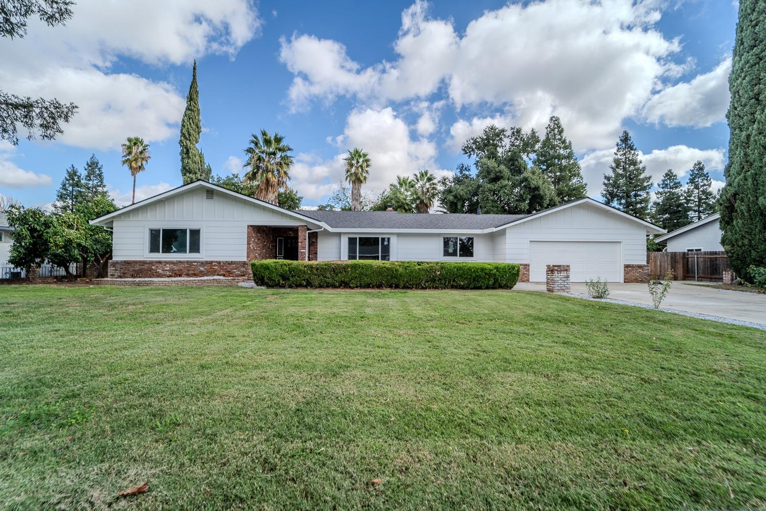 Detail Gallery Image 3 of 32 For 1119 Bryn Mawr Dr, Yuba City,  CA 95993 - 3 Beds | 2 Baths