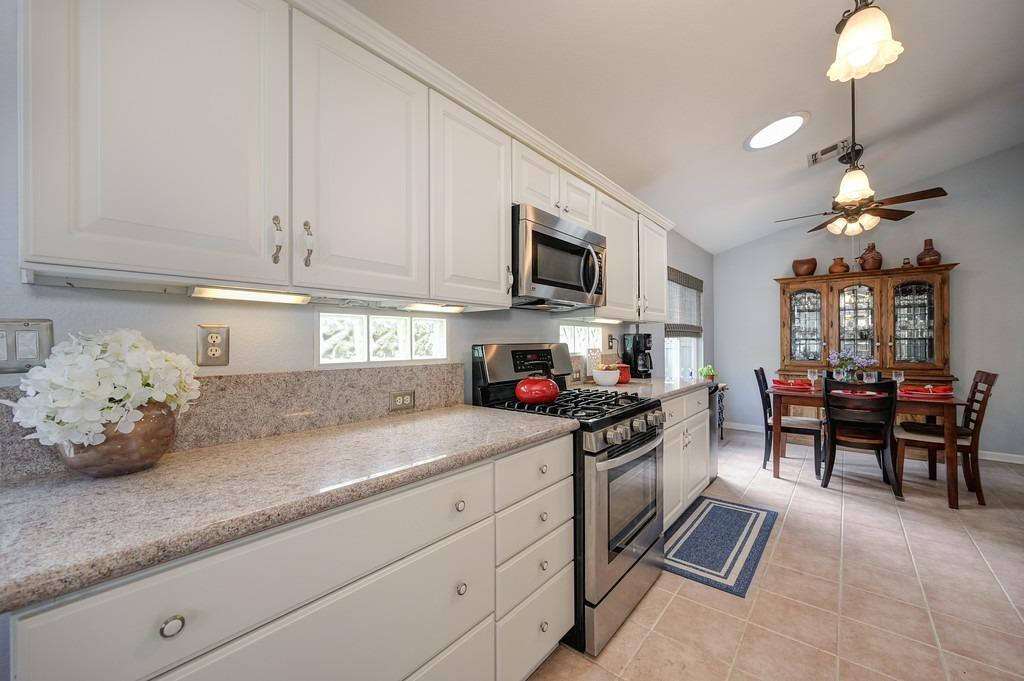 Detail Gallery Image 25 of 90 For 7549 Apple Hollow Loop, Roseville,  CA 95747 - 2 Beds | 2 Baths