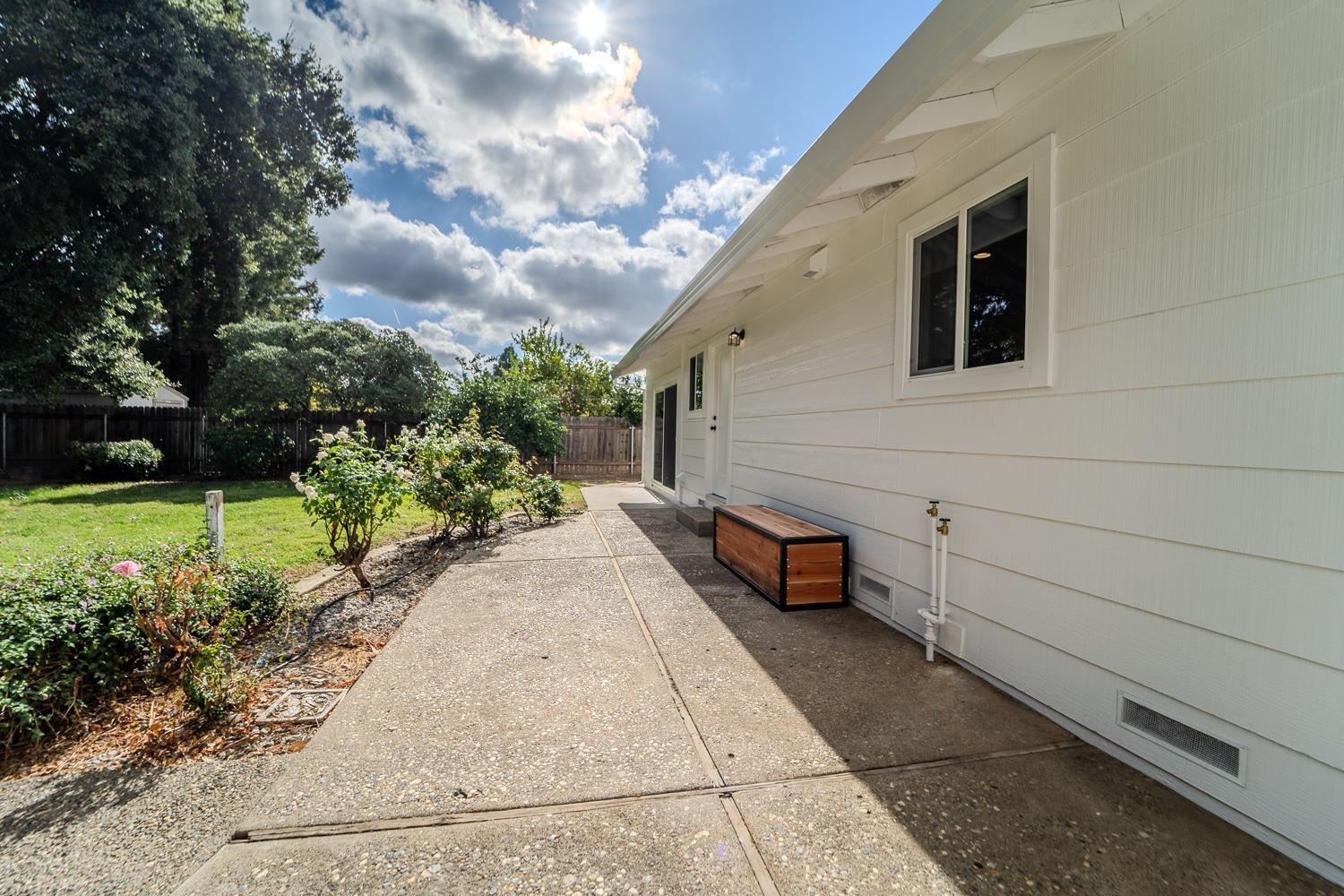 Detail Gallery Image 13 of 32 For 1119 Bryn Mawr Dr, Yuba City,  CA 95993 - 3 Beds | 2 Baths