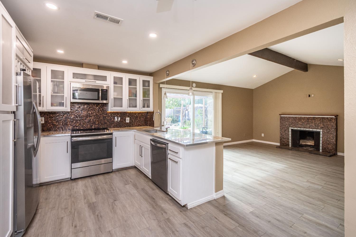 Detail Gallery Image 12 of 50 For 9275 Medallion Way, Sacramento,  CA 95826 - 3 Beds | 2 Baths