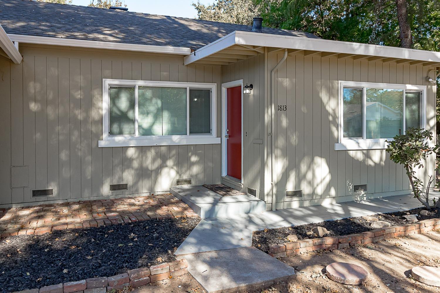 Detail Gallery Image 4 of 32 For 1813 Bristol Ave, Stockton,  CA 95204 - 3 Beds | 2 Baths