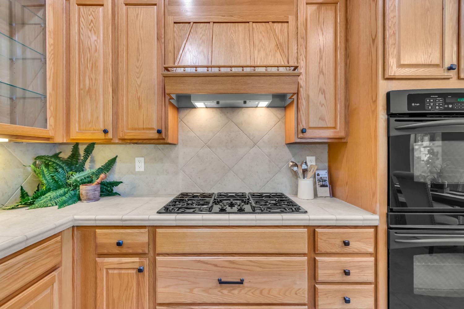 Detail Gallery Image 16 of 44 For 5568 Dunlay Dr, Sacramento,  CA 95835 - 4 Beds | 2/1 Baths