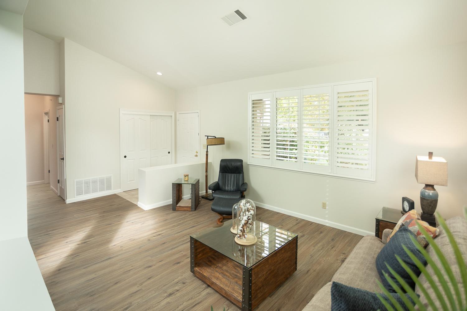 Detail Gallery Image 7 of 50 For 1756 Meadowlark Way, Yuba City,  CA 95993 - 3 Beds | 2 Baths