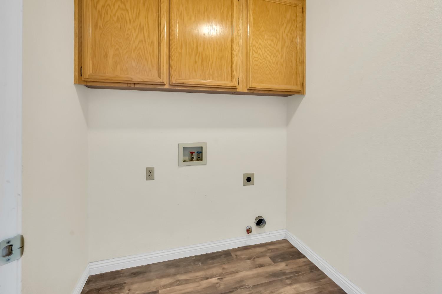 Detail Gallery Image 7 of 35 For 8048 Bridgeburn Ct, Elk Grove,  CA 95758 - 3 Beds | 2 Baths