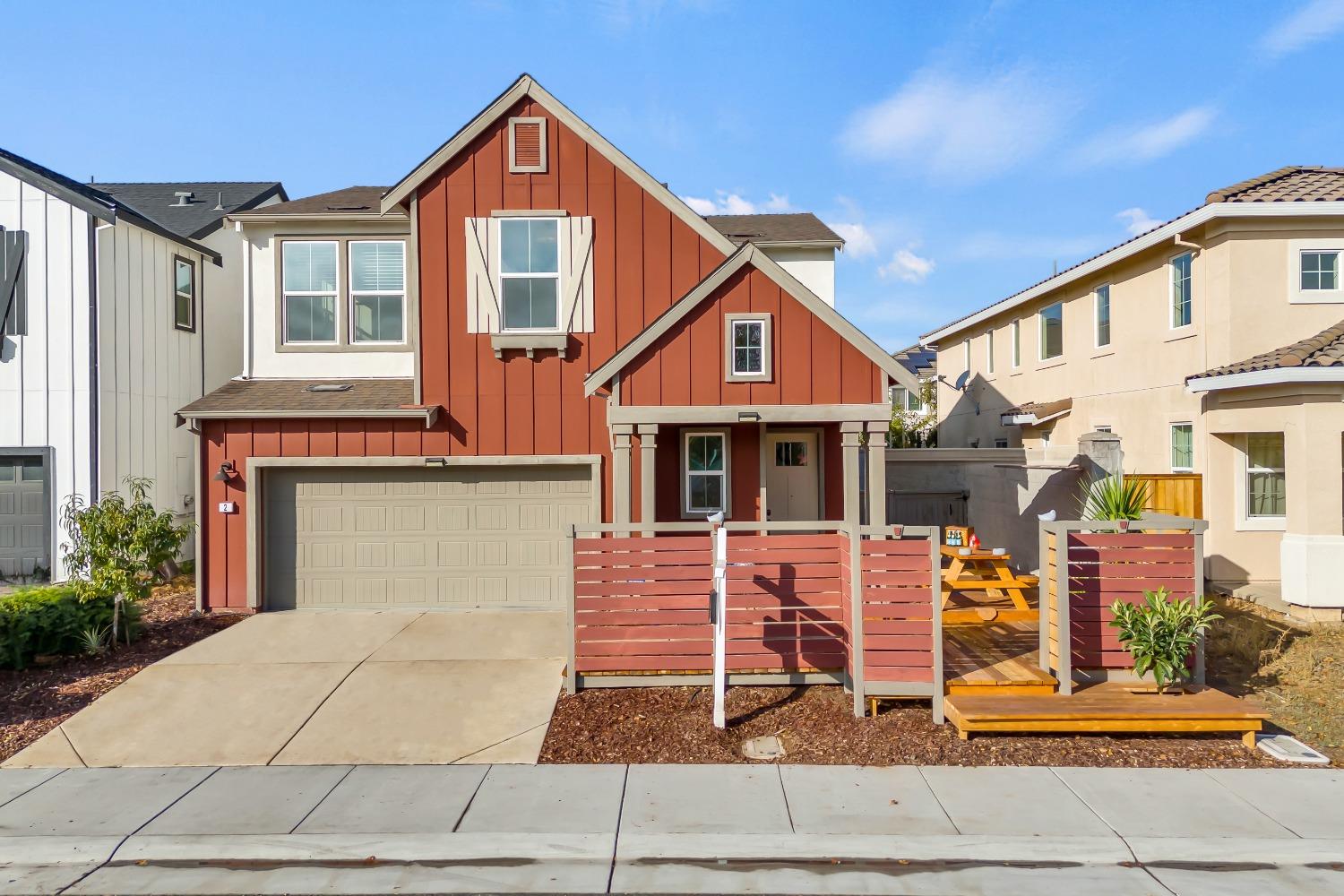 Detail Gallery Image 1 of 67 For 2 Bateson Ct, Elk Grove,  CA 95758 - 4 Beds | 2/1 Baths