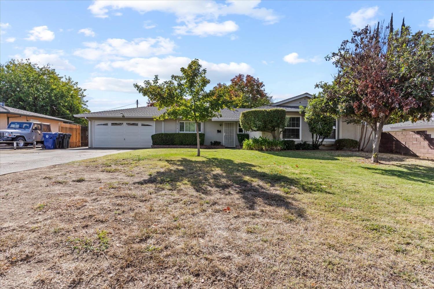 Detail Gallery Image 3 of 65 For 6910 Calvin Dr, Citrus Heights,  CA 95621 - 4 Beds | 2 Baths