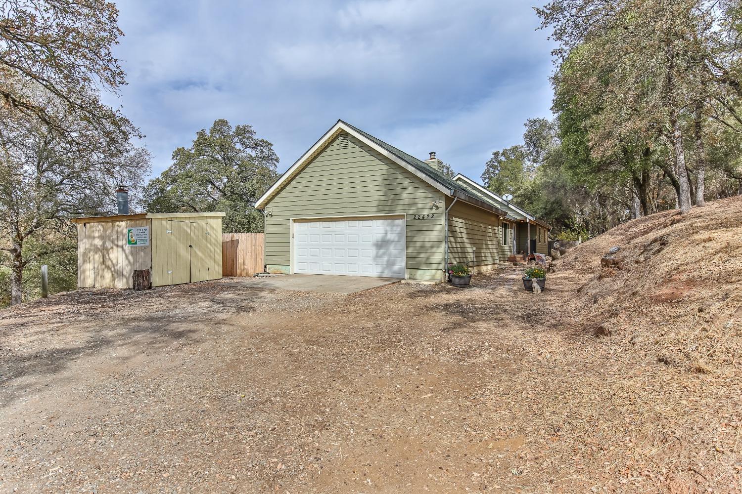 Detail Gallery Image 5 of 82 For 22422 E Hacienda Dr, Grass Valley,  CA 95949 - 5 Beds | 3 Baths