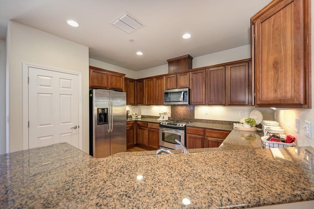 Detail Gallery Image 40 of 65 For 3025 Monument Dr, Roseville,  CA 95747 - 3 Beds | 2/1 Baths