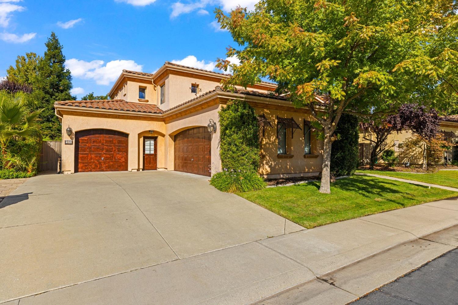 Detail Gallery Image 3 of 84 For 1648 Calabria Way, Roseville,  CA 95747 - 5 Beds | 3/2 Baths