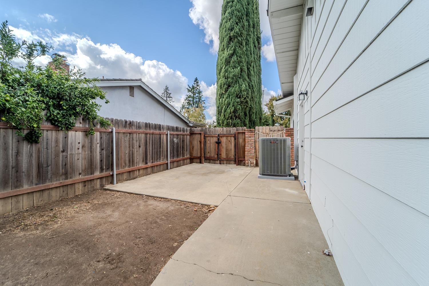 Detail Gallery Image 9 of 32 For 1119 Bryn Mawr Dr, Yuba City,  CA 95993 - 3 Beds | 2 Baths