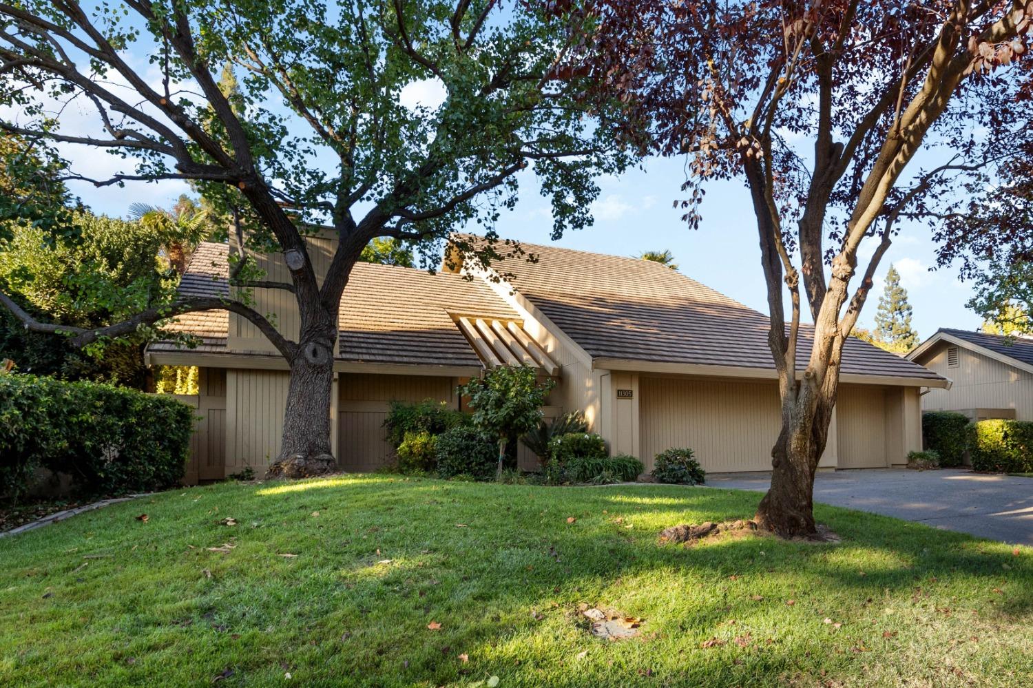 Detail Gallery Image 1 of 41 For 11305 S Sutters Mill Circle, Gold River,  CA 95670 - 3 Beds | 2 Baths