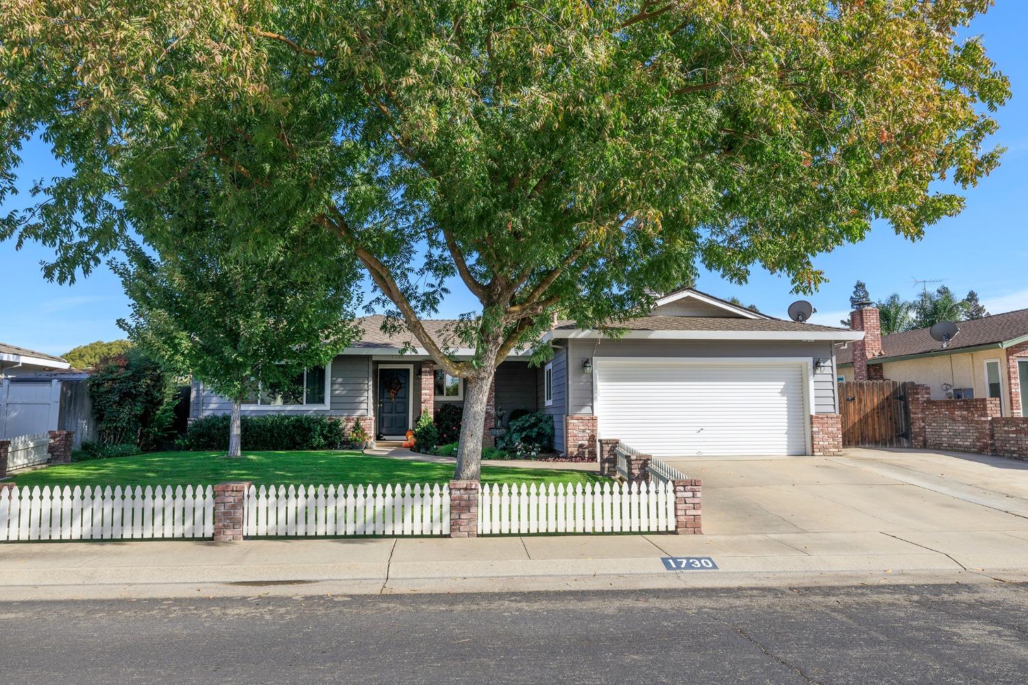 Detail Gallery Image 1 of 63 For 1730 Carignane, Escalon,  CA 95320 - 3 Beds | 2 Baths