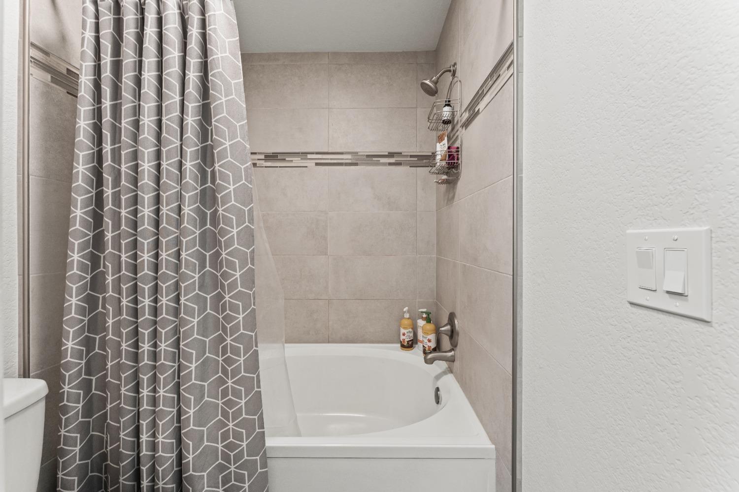 Detail Gallery Image 15 of 37 For 3020 Springview Meadows Dr, Rocklin,  CA 95677 - 3 Beds | 2/1 Baths