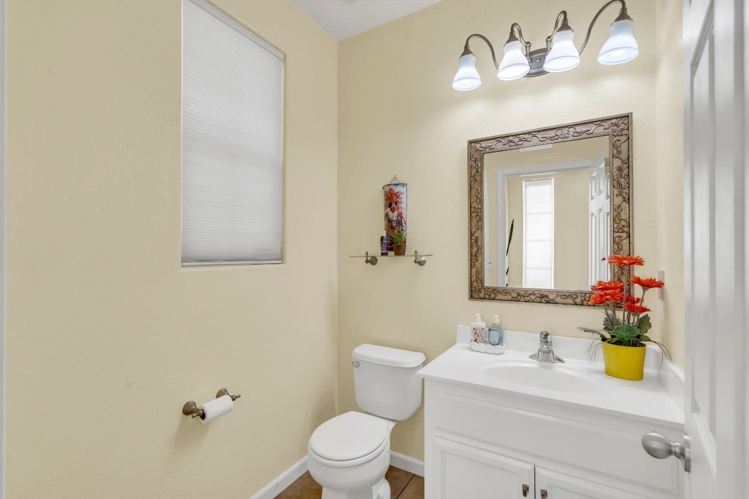 Detail Gallery Image 10 of 28 For 3156 Touchman St, Sacramento,  CA 95833 - 3 Beds | 2/1 Baths